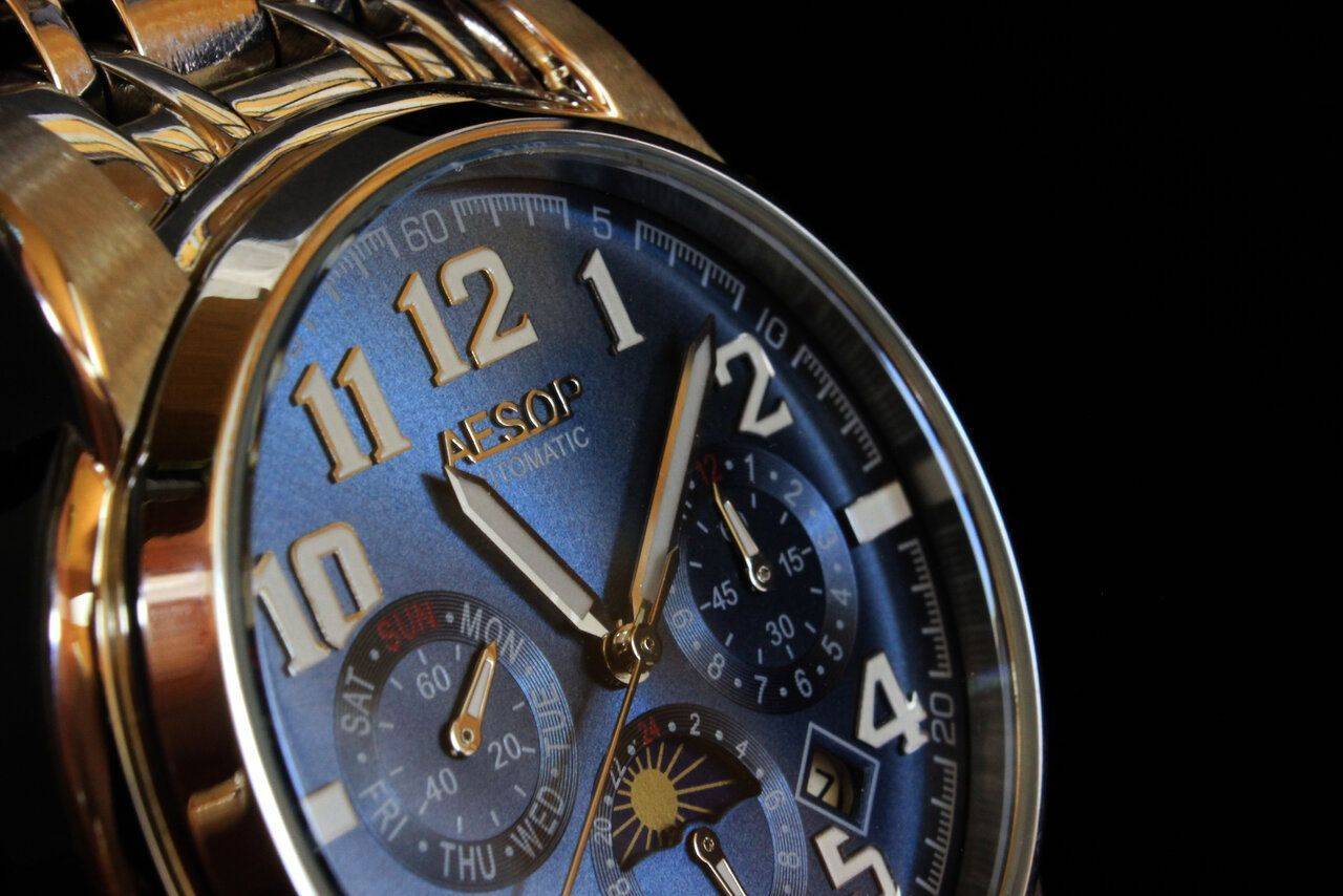 Reloj clásico AESOP.jpg