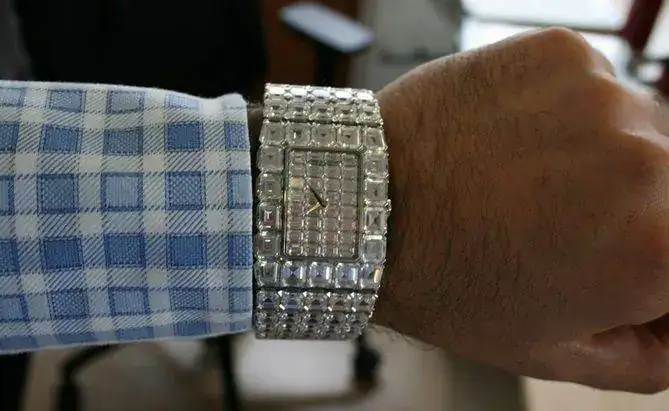 RELOJ DIAMANTES 2.webp