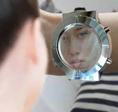 reloj-espejo-377x600.webp