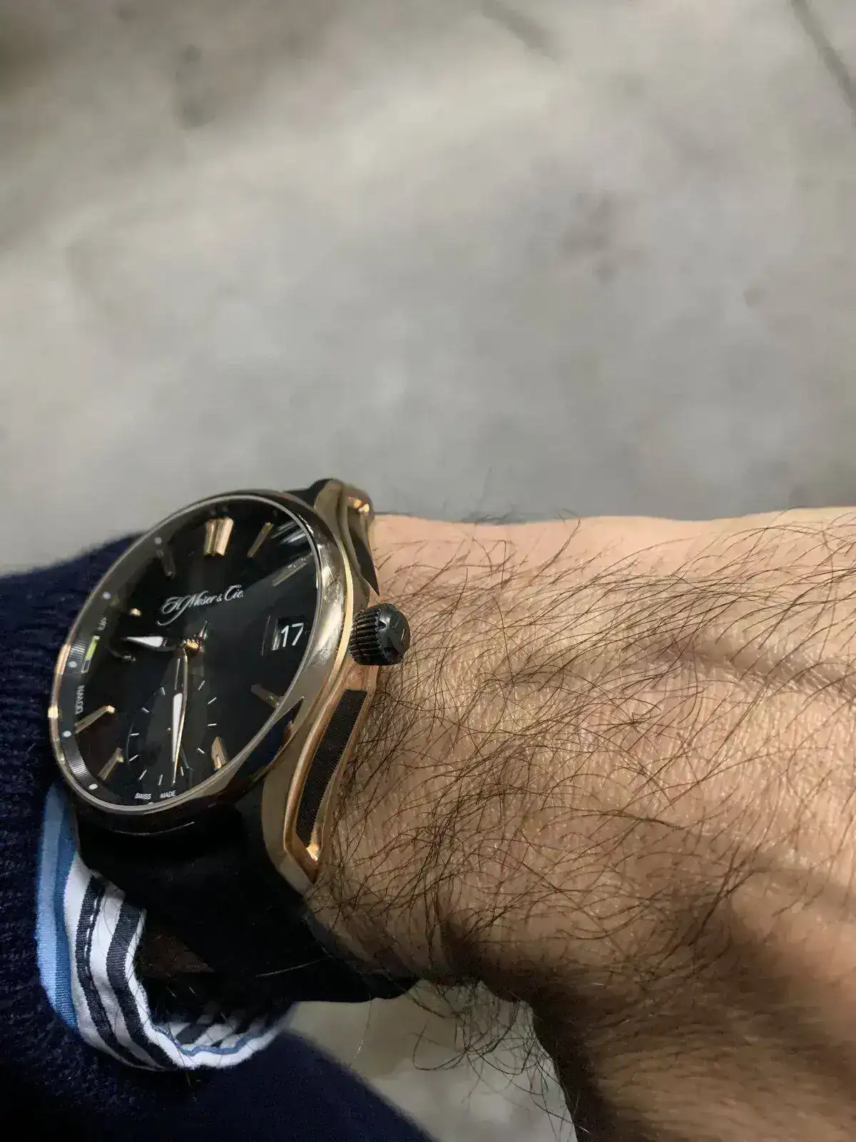 Reloj H Moser Calendario Perpetuo lateral.jpg