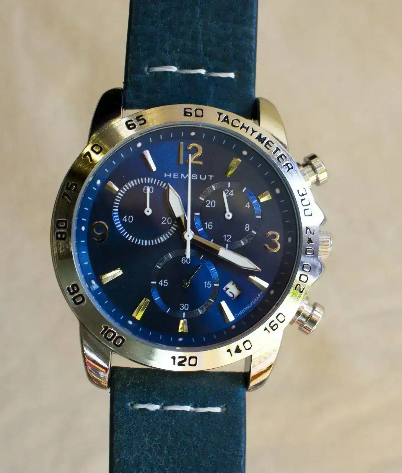 Reloj Hemsut.webp