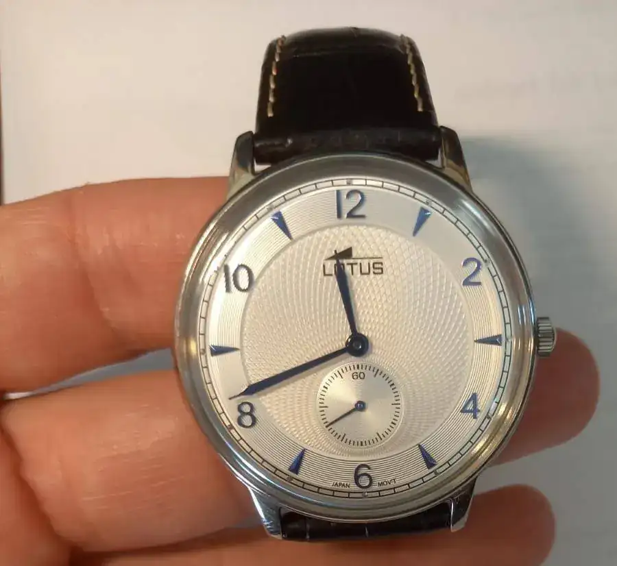 reloj lotus.webp