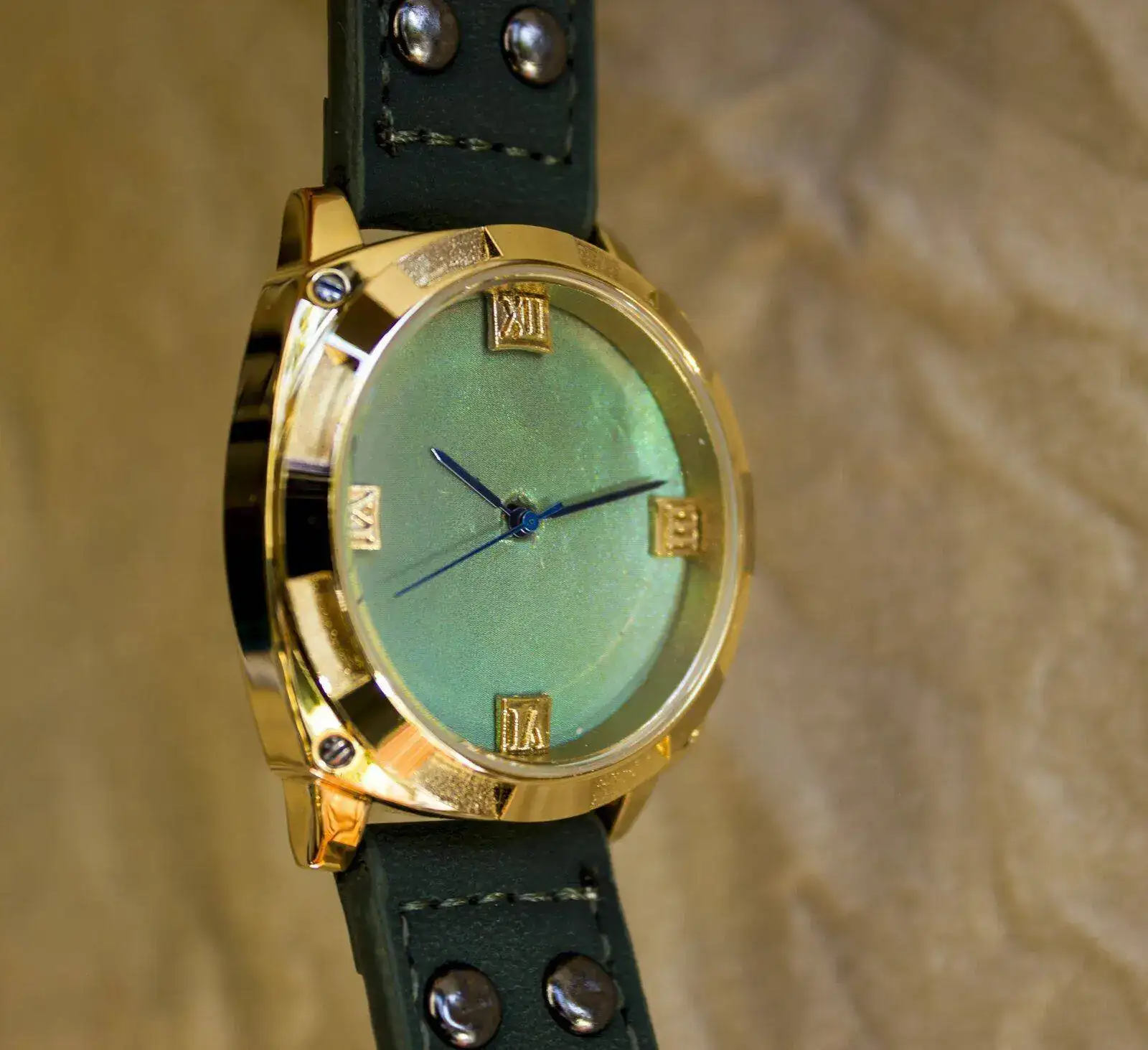 Reloj tornasolado 02.webp
