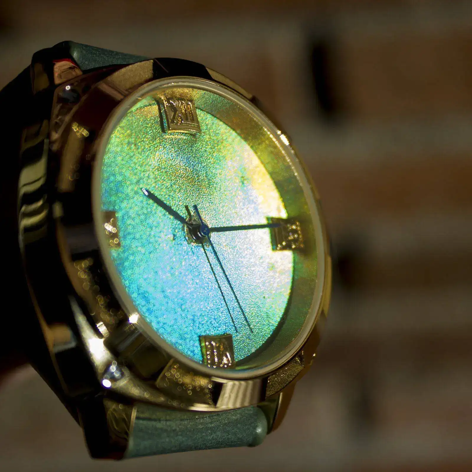 Reloj tornasolado 05.webp