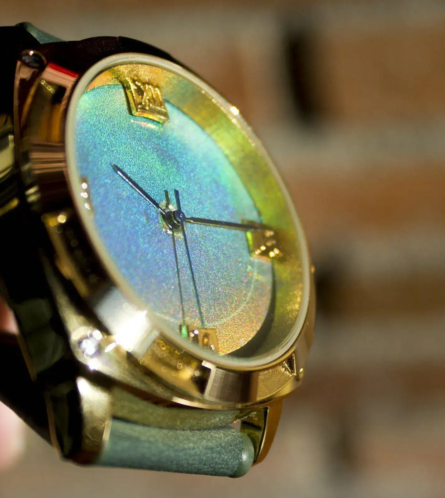 Reloj tornasolado 07.webp