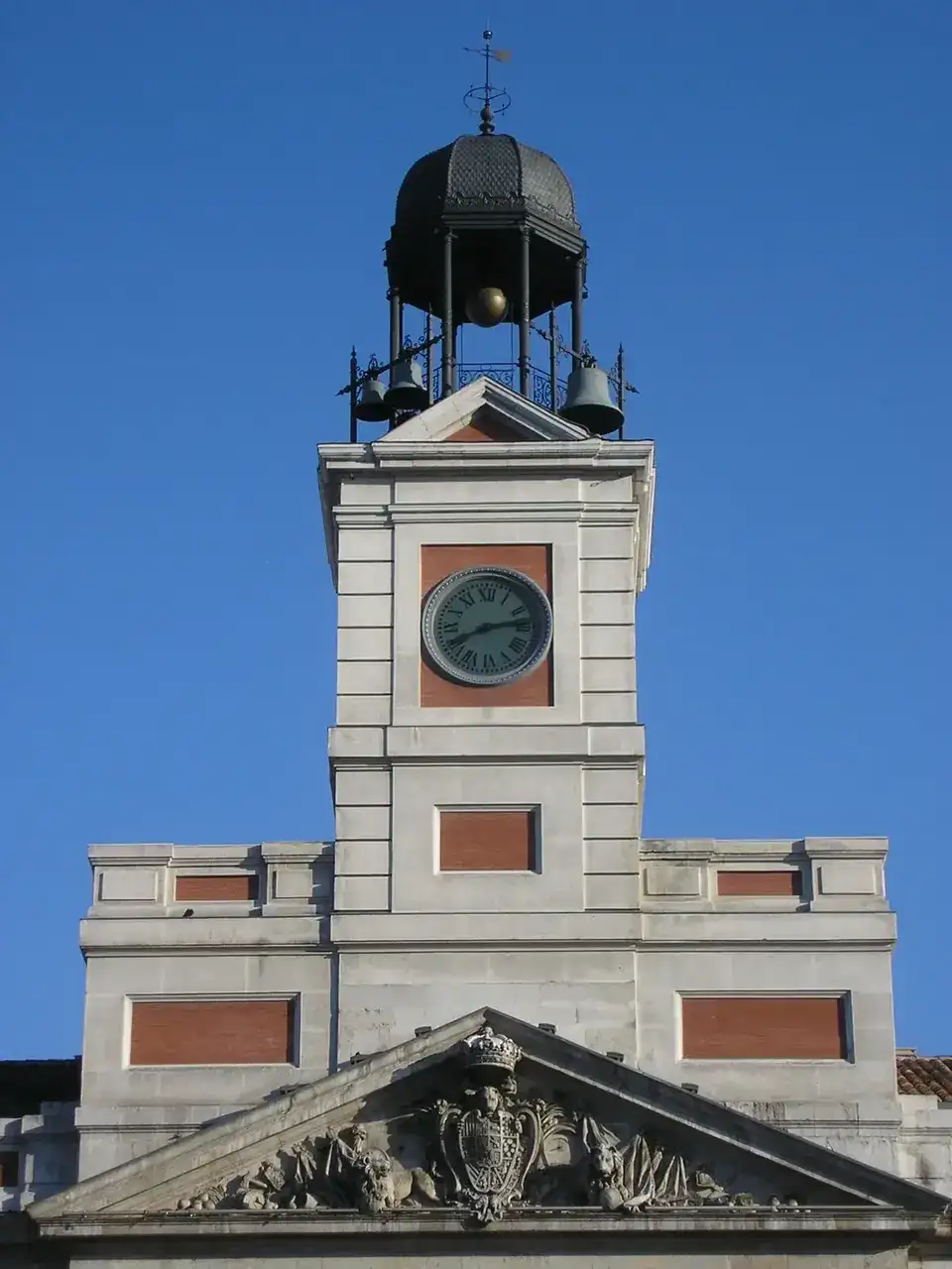 Reloj_de_la_Puerta_del_Sol.webp