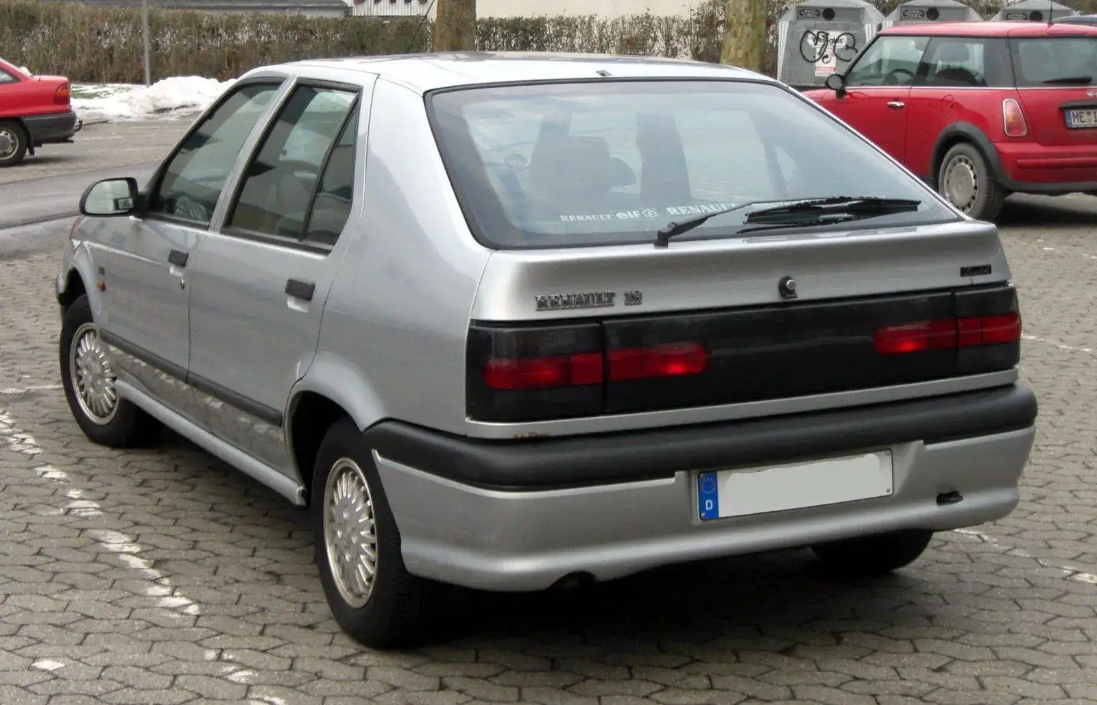 Renault_19_rear.webp