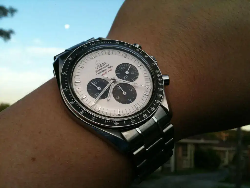resenting-my-custom-speedmaster-pro-panda-img_0702.webp