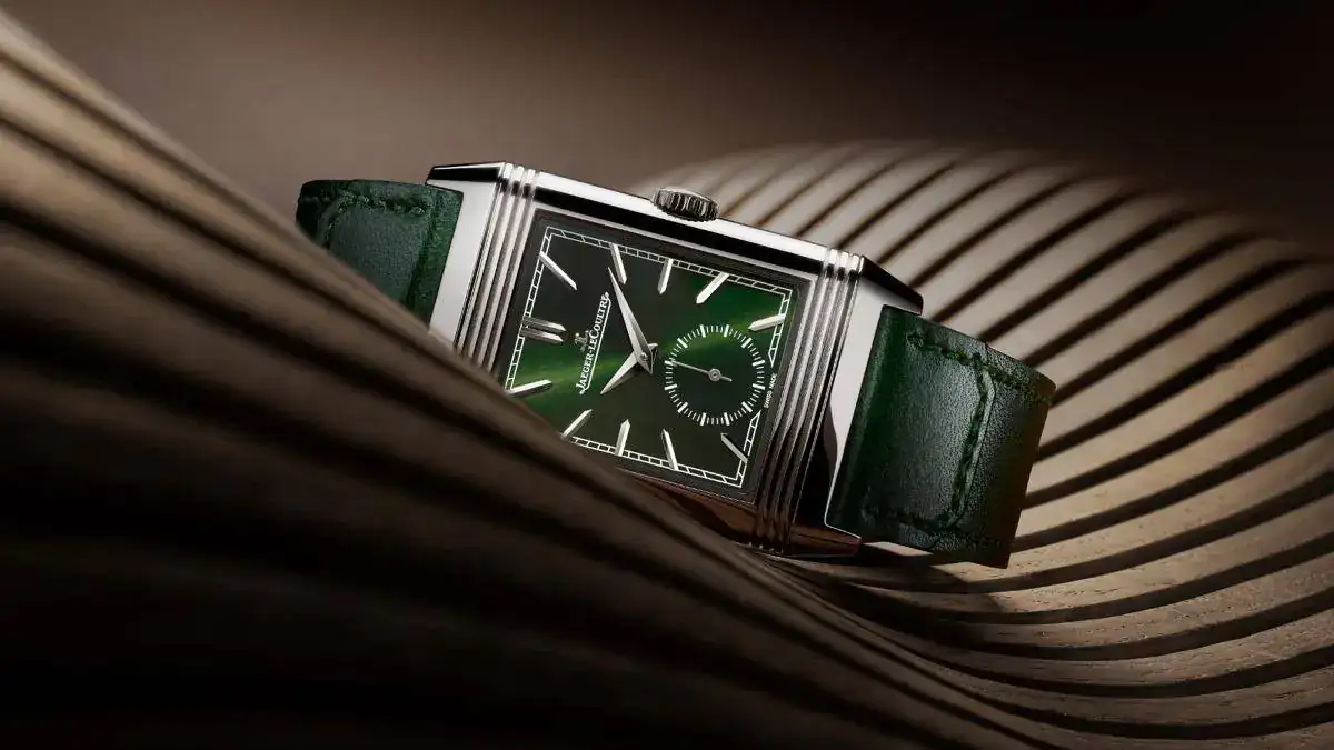 reverso-tribute-small-seconds-greenstill-life.jpg