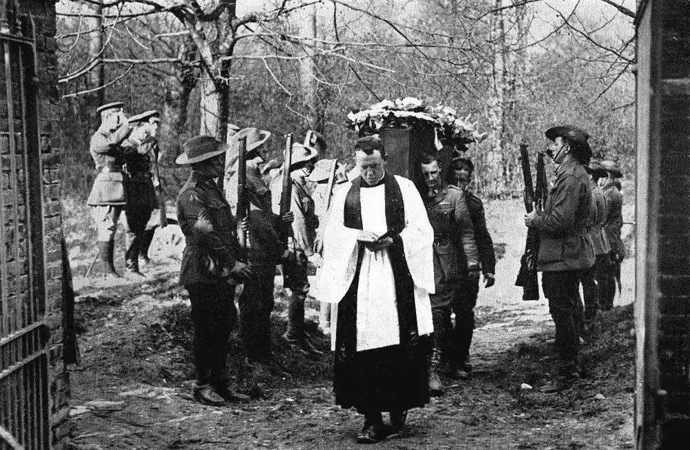 Richthofen_funeral[1].webp