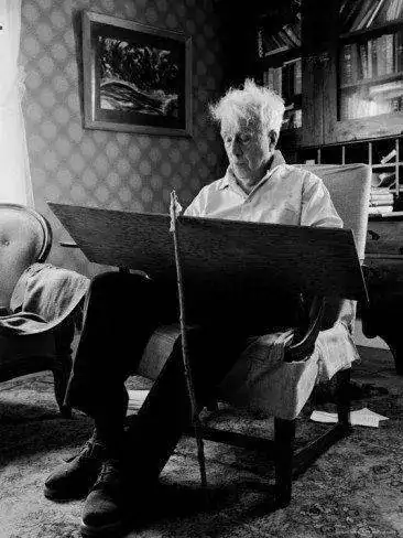 robert-frost-writing-at-home.webp