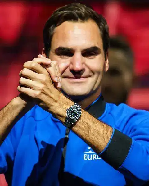 roger-federer-of-switzerland-waves-goodbye-to-the-fans-news-photo-1664201132.webp
