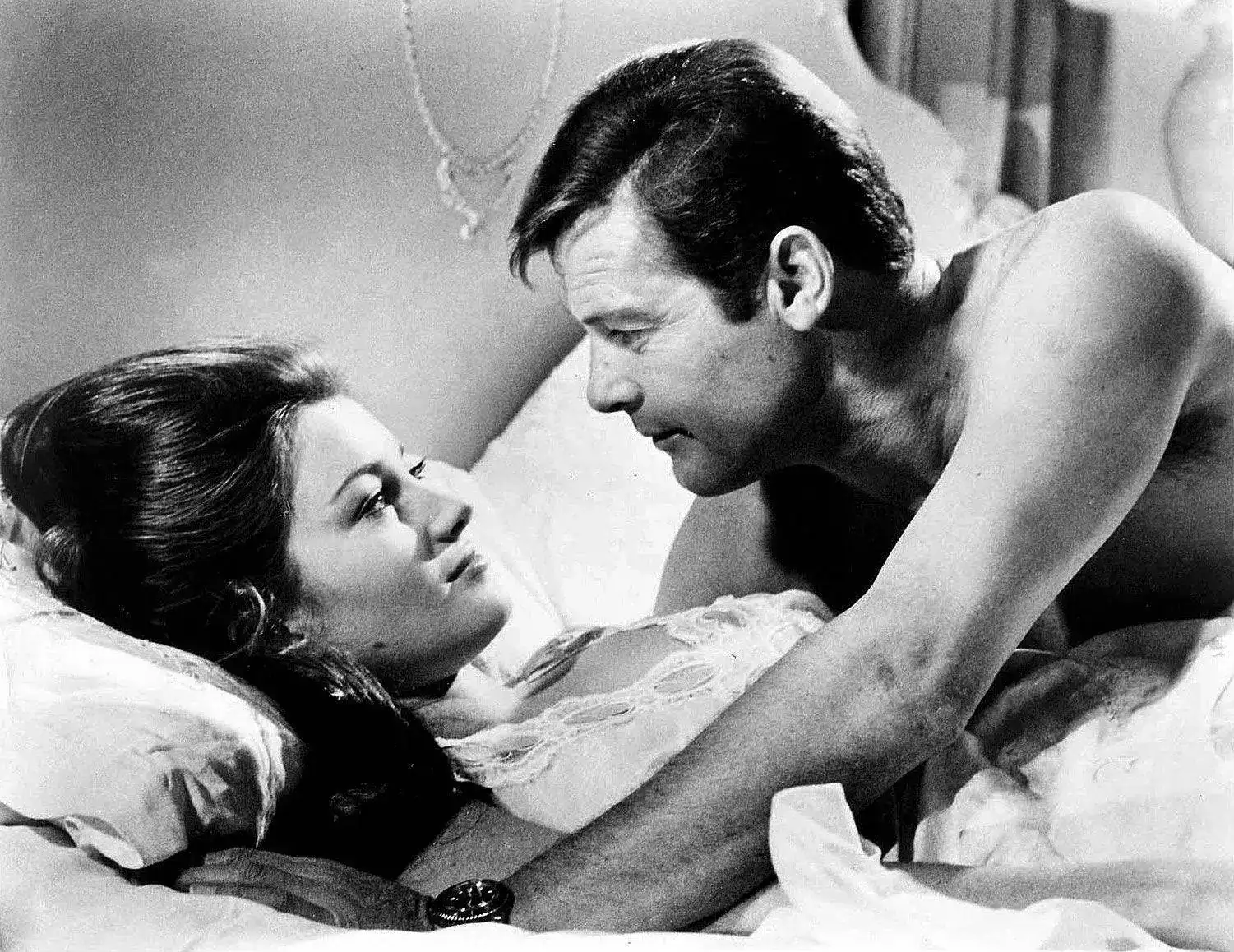 Roger-Moore-with-Jane-Seymour-Rolex-Submariner.webp