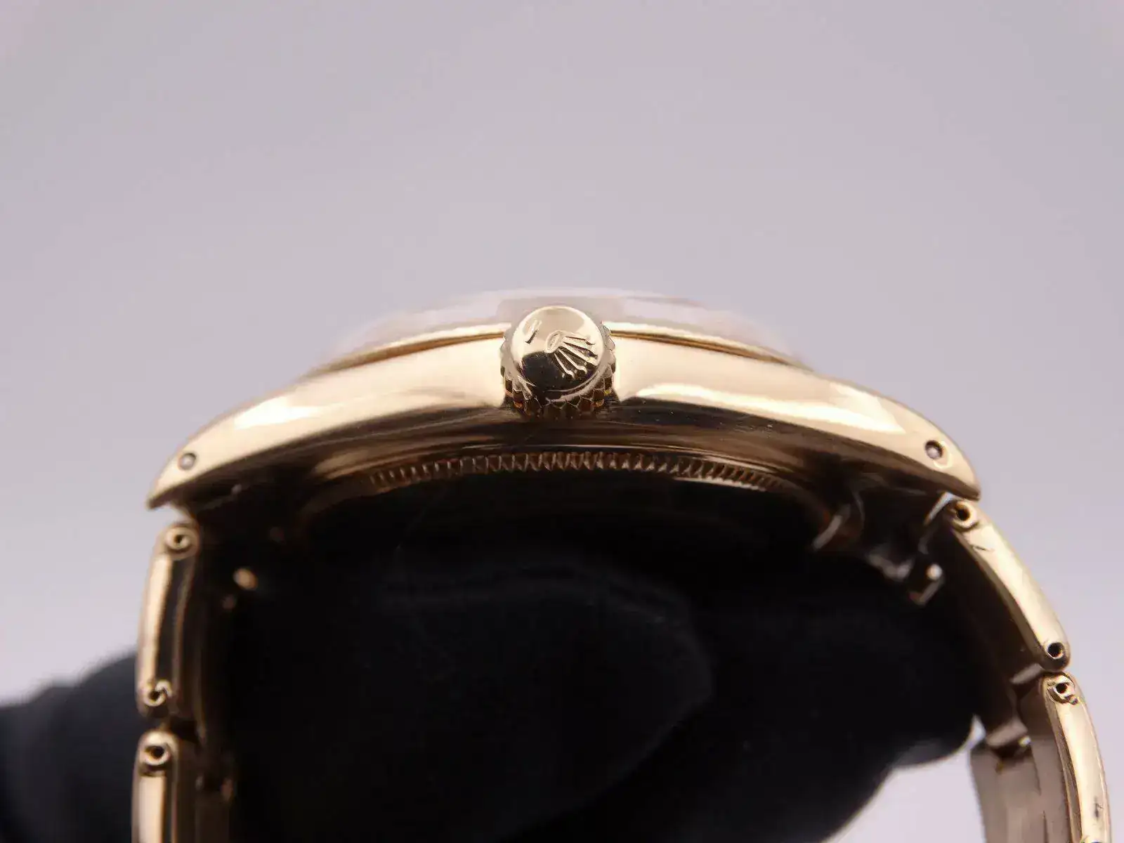 Rolex Date Gold 1503 8431.JPG