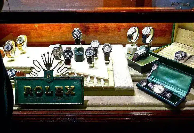 Rolex-Display.webp