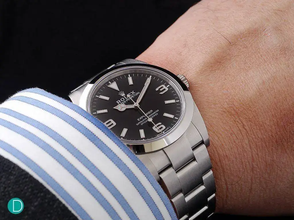rolex-explorer-dial-wrist.webp