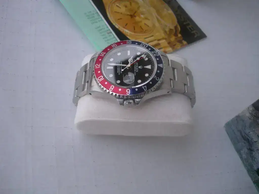 Rolex-GMT-Master-16700-Pepsi-07.webp