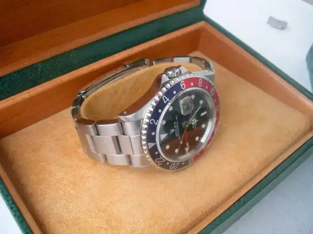 Rolex-GMT-Master-16700-Pepsi-100.webp