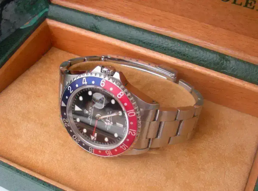 Rolex-GMT-Master-16700-Pepsi-102.webp
