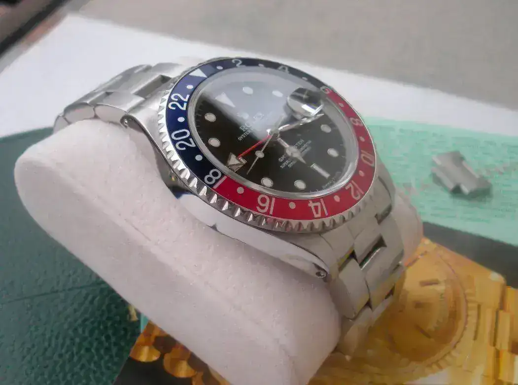 Rolex-GMT-Master-16700-Pepsi-105.webp