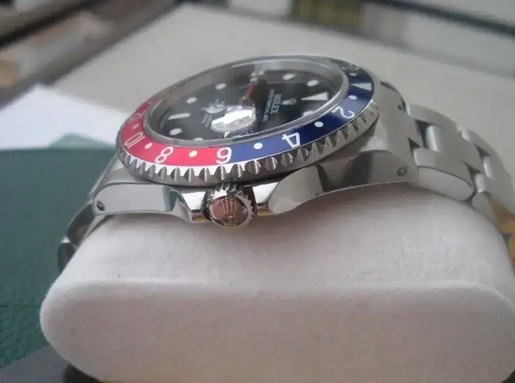 Rolex-GMT-Master-16700-Pepsi-107.webp