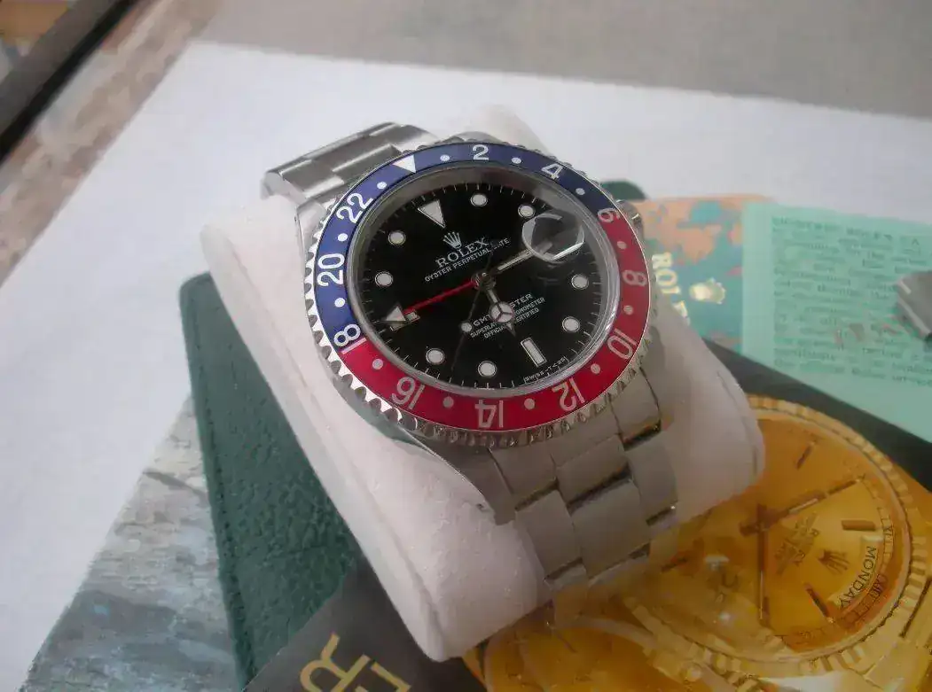 Rolex-GMT-Master-16700-Pepsi-112.webp