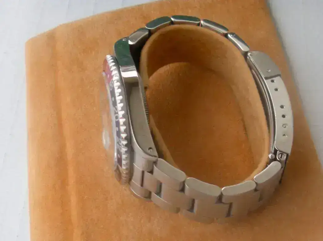 Rolex-GMT-Master-16700-Pepsi-119.webp