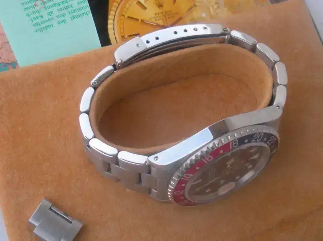 Rolex-GMT-Master-16700-Pepsi-130.webp
