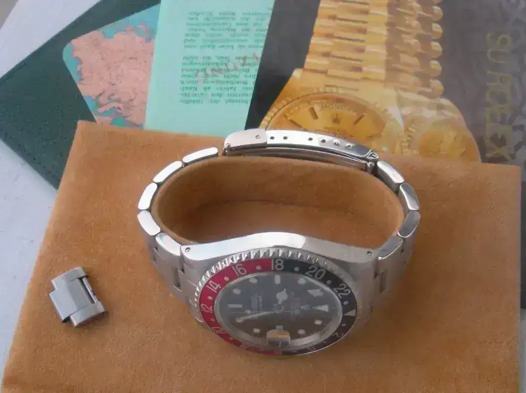 Rolex-GMT-Master-16700-Pepsi-131.webp