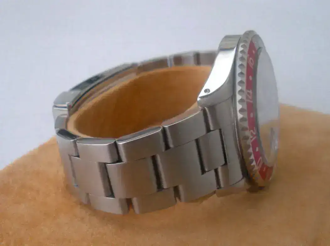 Rolex-GMT-Master-16700-Pepsi-132.webp