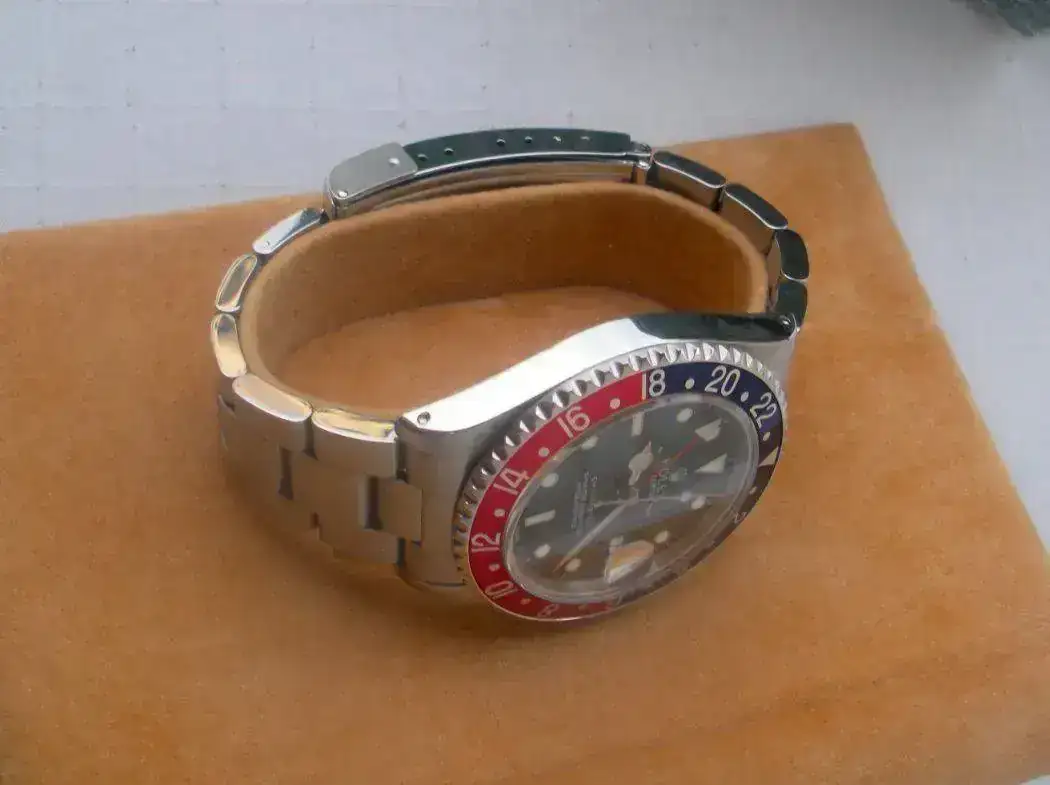 Rolex-GMT-Master-16700-Pepsi-139.webp