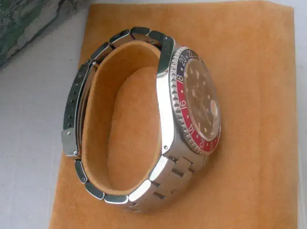 Rolex-GMT-Master-16700-Pepsi-140.webp