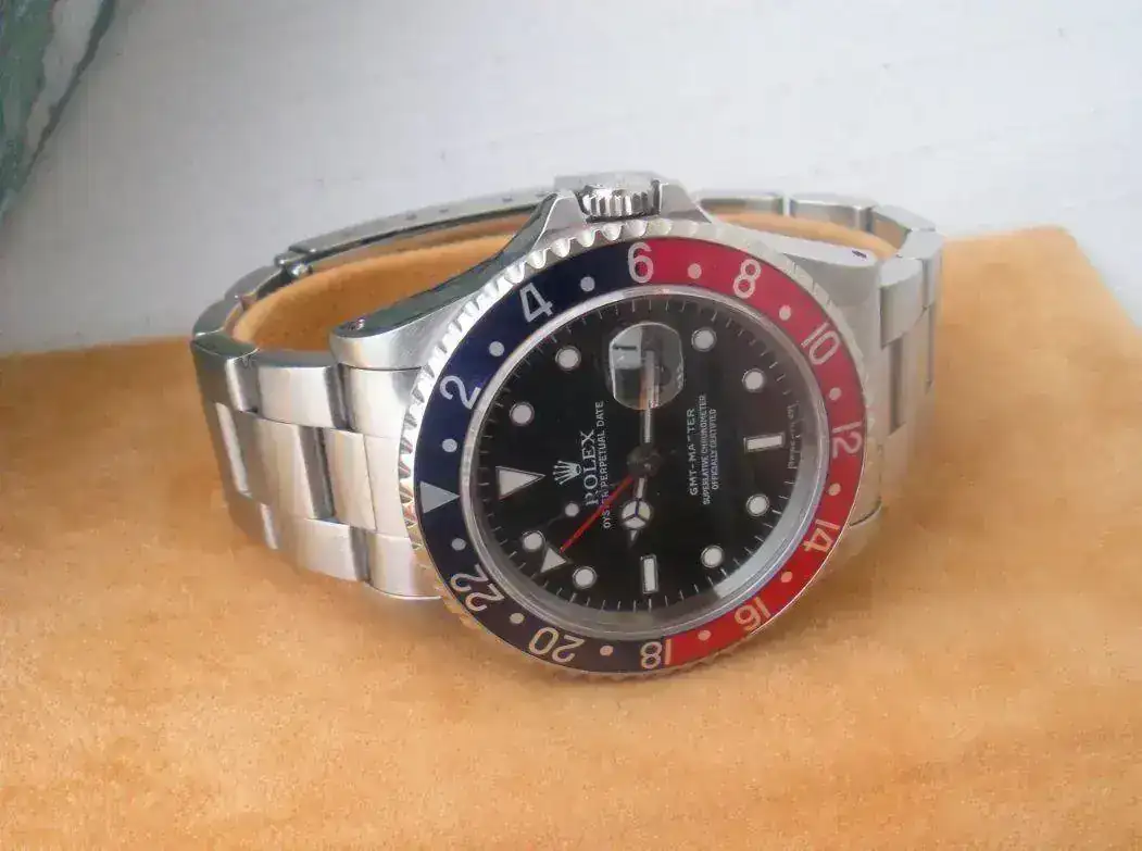 Rolex-GMT-Master-16700-Pepsi-153.webp