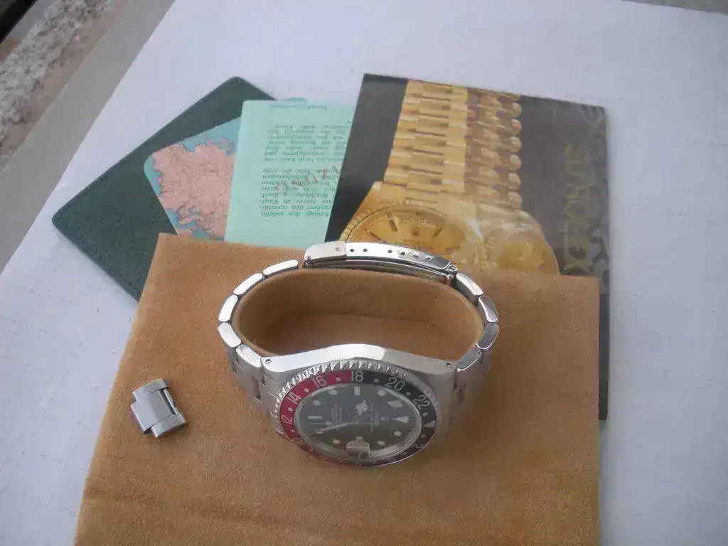 Rolex-GMT-Master-16700-Pepsi-27.webp