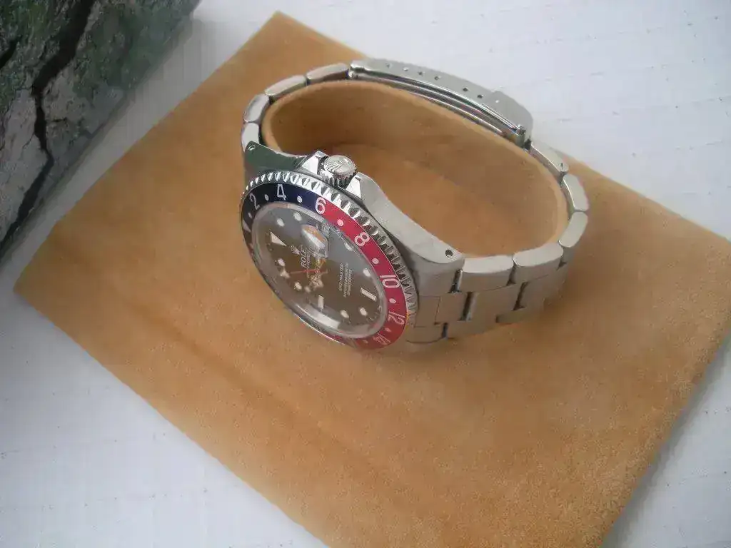 Rolex-GMT-Master-16700-Pepsi-70.webp