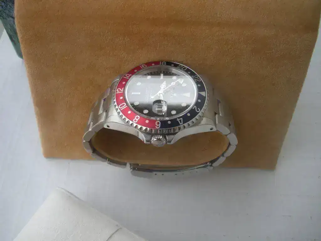 Rolex-GMT-Master-16700-Pepsi-72.webp
