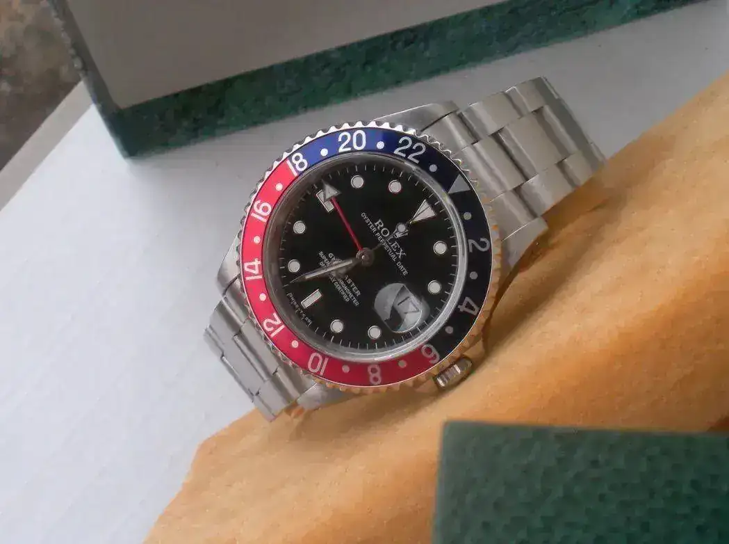 Rolex-GMT-Master-16700-Pepsi-94.webp