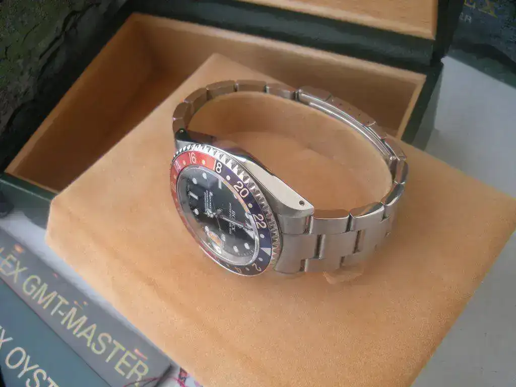 Rolex-GMT-Master-II-16710-serie-K-78.webp