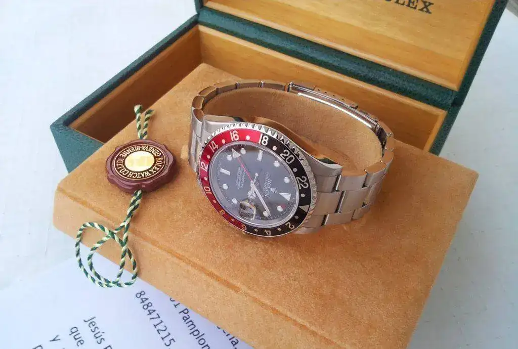 Rolex-GMT-Master-II-16710T-serie-F-2004-01.webp
