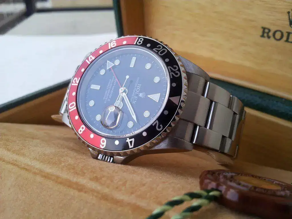 Rolex-GMT-Master-II-16710T-serie-F-2004-22.webp