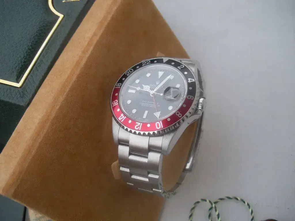 Rolex-GMT-Master-II-16710T-serie-F-2004-47.webp