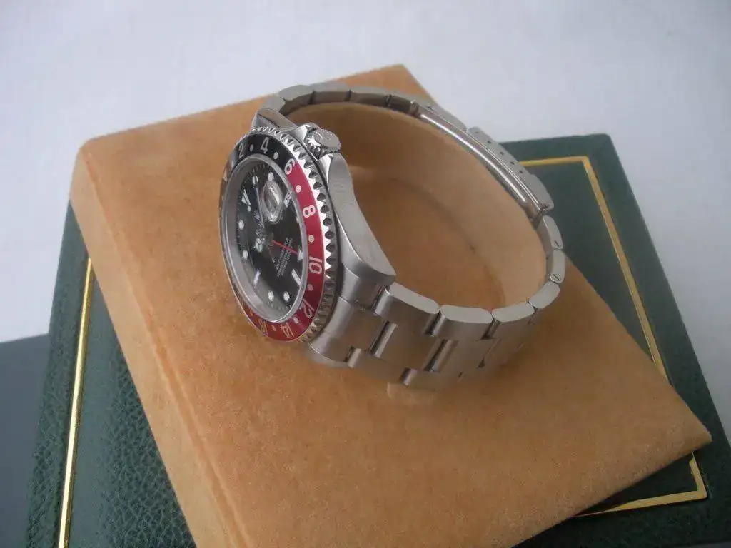 Rolex-GMT-Master-II-16710T-serie-F-2004-50.webp