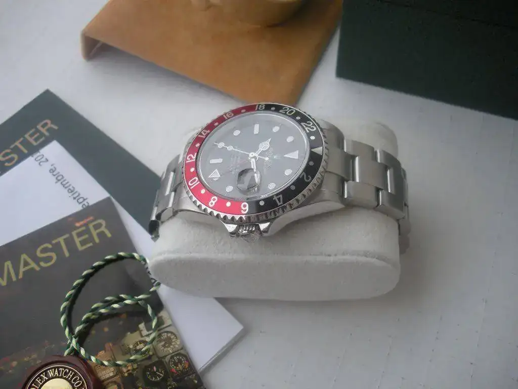 Rolex-GMT-Master-II-16710T-serie-F-2004-60.webp