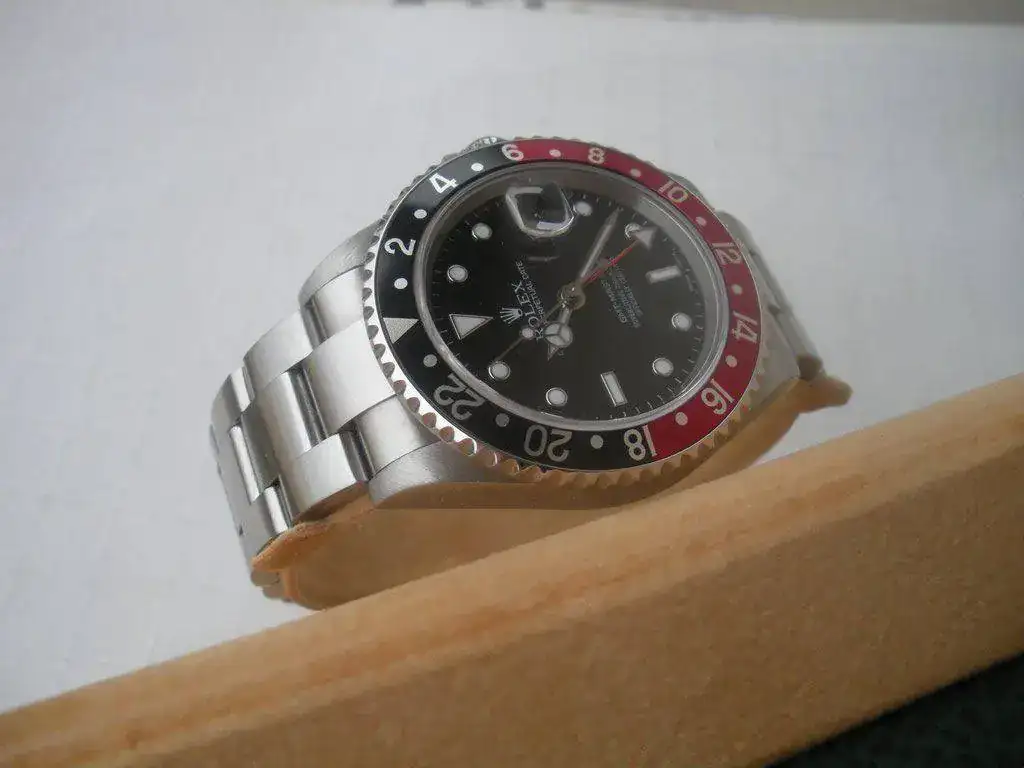 Rolex-GMT-Master-II-16710T-serie-F-2004-70.webp