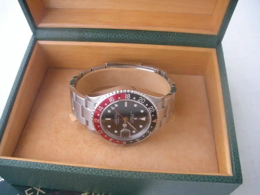 Rolex-GMT-Master-II-16710T-serie-F-2004-82.webp