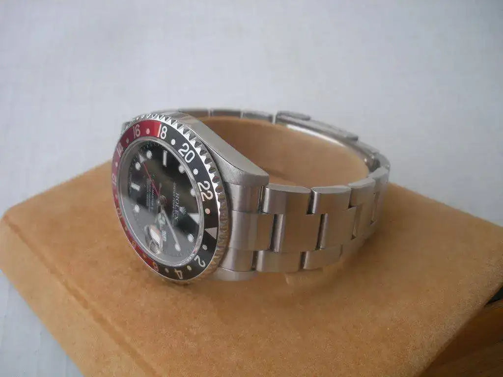 Rolex-GMT-Master-II-16710T-serie-F-2004-91.webp