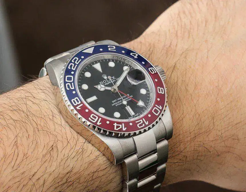 Rolex-GMT-Master-II-Red-Blue-116719-BLRO-11.webp