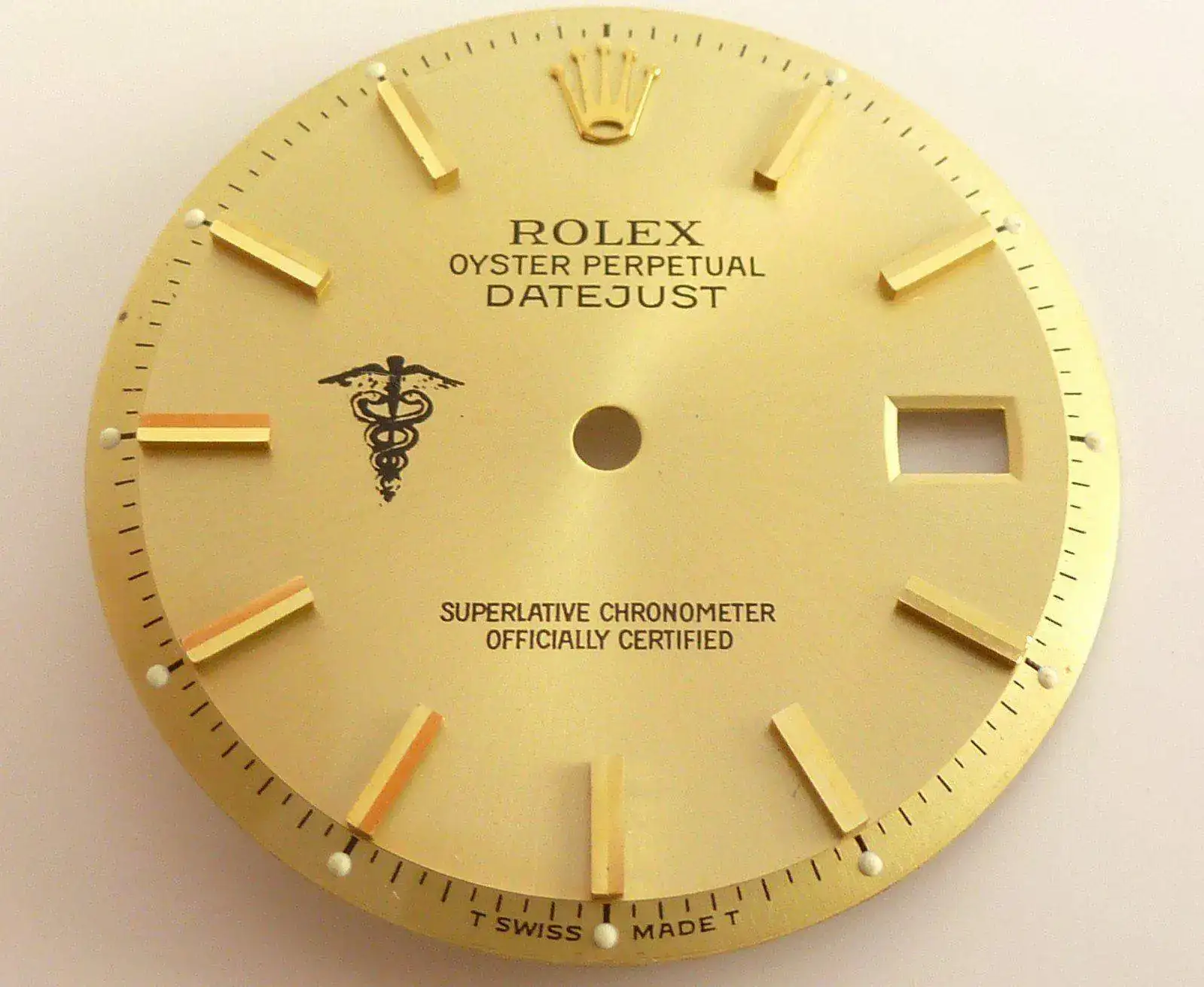 Rolex+Medizin+logo+datejust.webp