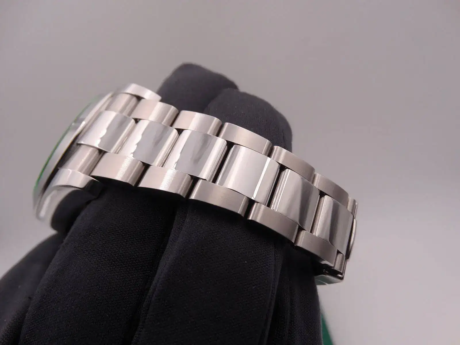 rolex milgauss green 116400gv 9243.webp