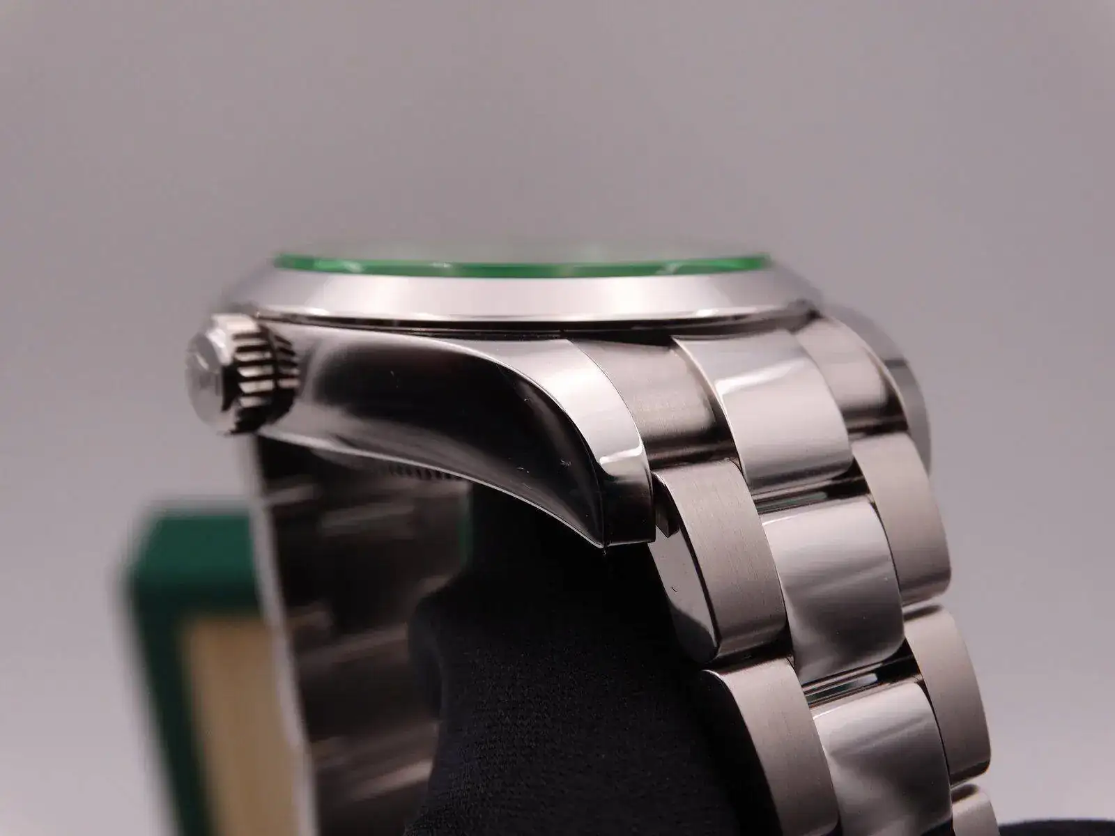 rolex milgauss green 116400gv 9250.webp